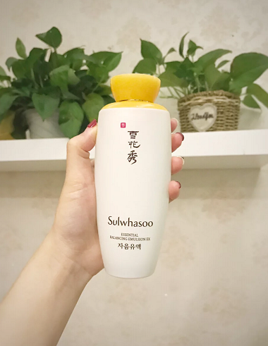 护肤品的使用顺序-护肤品的正确使用顺序方法